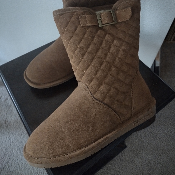 BEARPAW LEIGH ANNE HICKORY ll QUILTED SUEDE BOOT - Picture 2 of 8